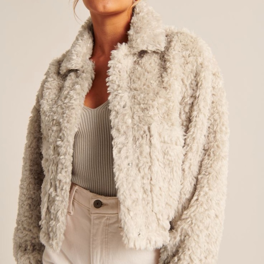 Abercrombie & Fitch Cropped Sherpa Jacket — Ivory